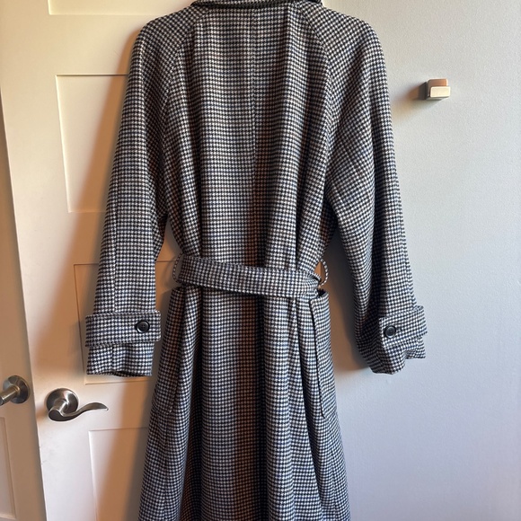 BCBG Max Azria large houndstooth plaid wrap, winter coat, brown black blue - Picture 10 of 10